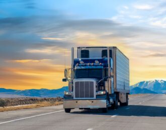 semi truck on way to semi truck mechanic shop near me